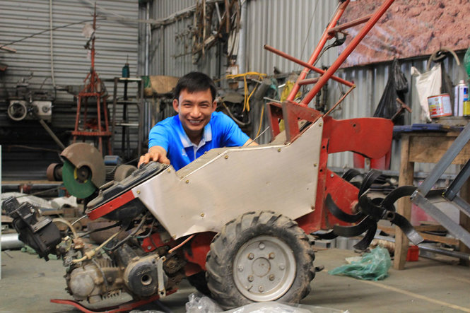 ​Nông dân trẻ chế tạo máy nông nghiệp 15 chức năng